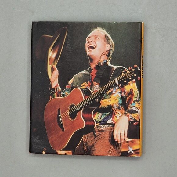 Garth Brooks Hitting the High Notes BY Mitchell Uscher Mini Book 1999 - Picture 2 of 7